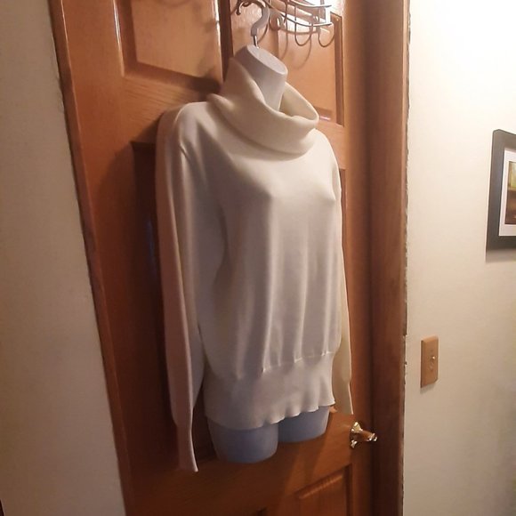 White Sweater - Picture 3 of 3